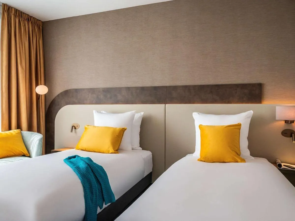 Mercure Amsterdam North Station 4*,