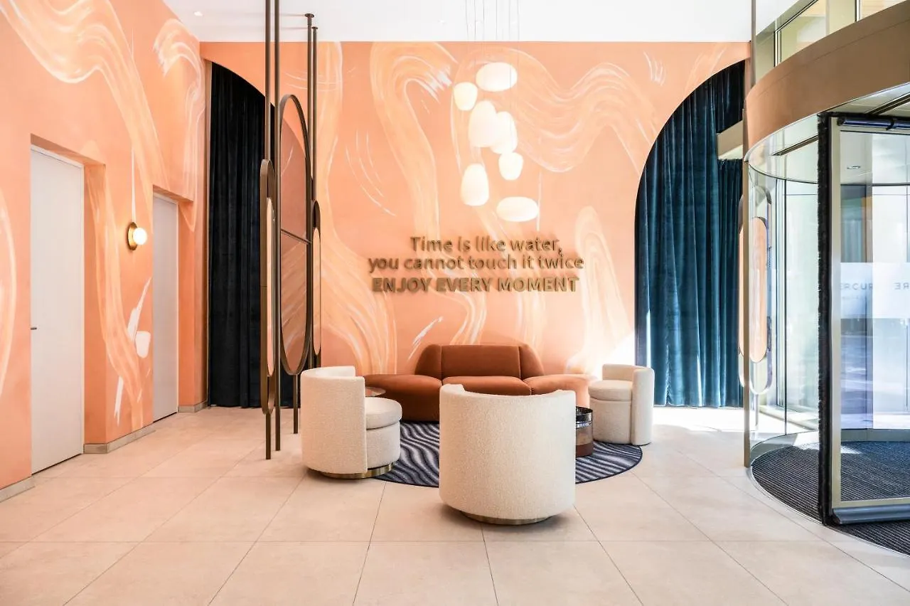 Mercure Amsterdam North Station 4*,